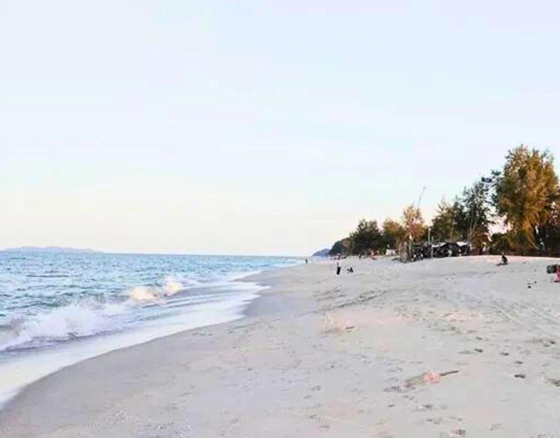D'Luna Homestay Terengganu Sea View / Drawbrige View / Near Hsnz, Ktcc, Drawbrige Куала Теренгану Екстериор снимка